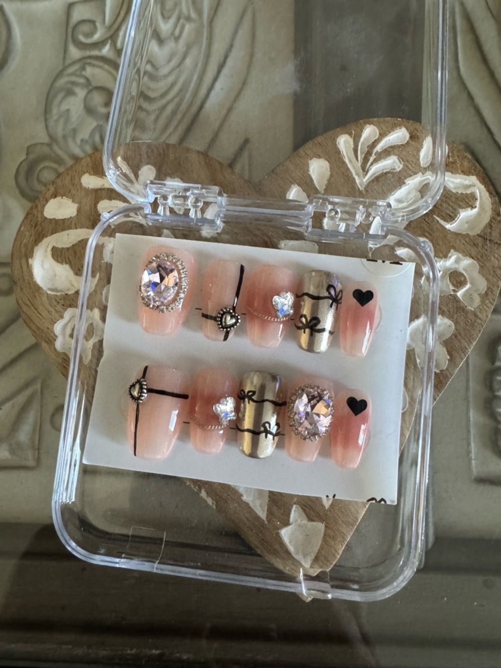 Bonitas Nails Peach & Gold Rhinestone Press-On Nail Set